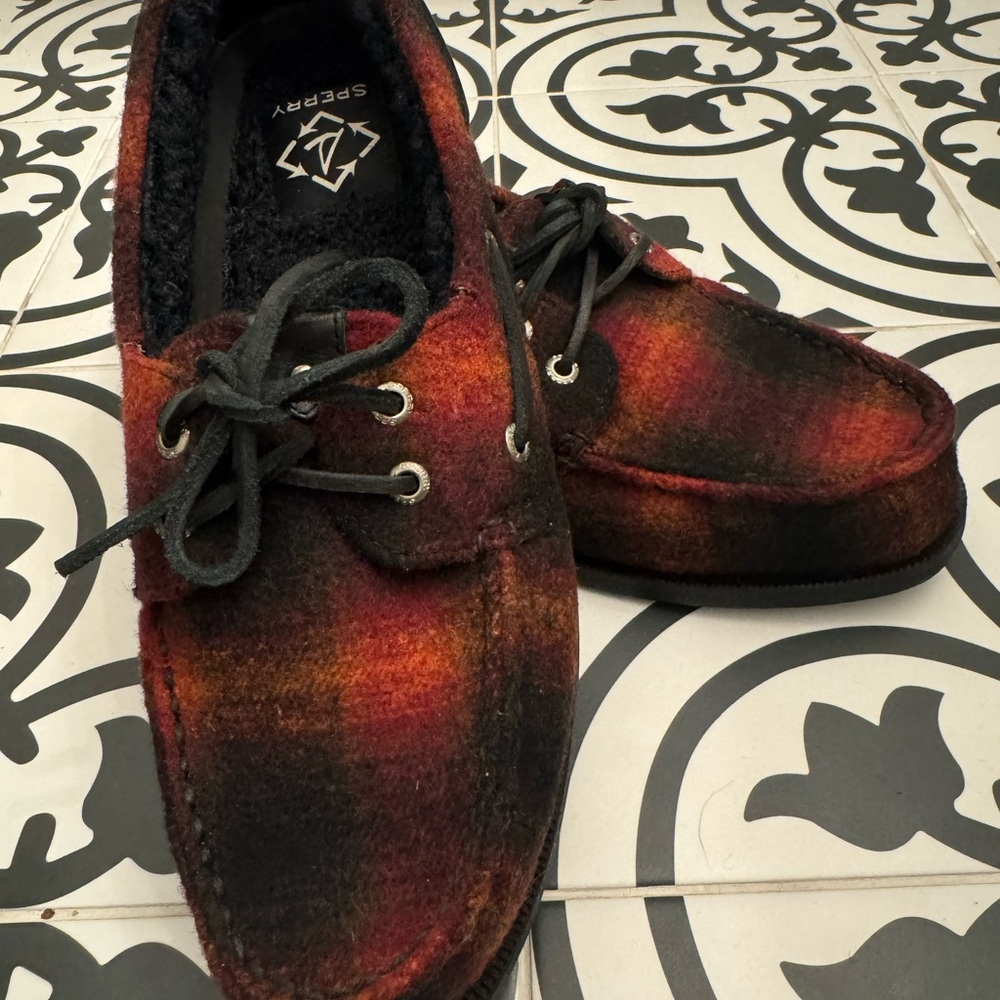 Sperry Men's Black and Red Plaid Boat Shoes NWT